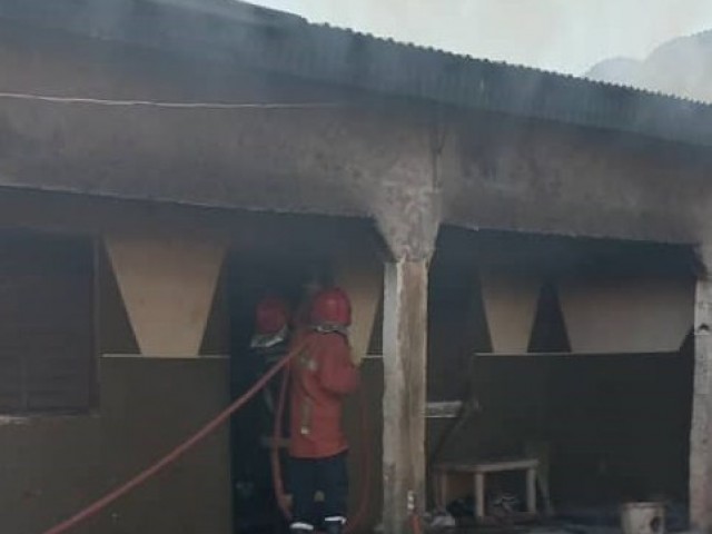 BOUNA : LES POMPIERS CIVILS DU SUD-COMOE INTERVIENNENT POUR UN FEU D’HABITATION