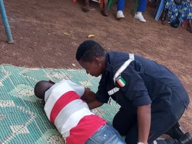 BOUAFLE : DES JEUNES CATHOLIQUES VISITENT LE CENTRE DE PROTECTION CIVILE