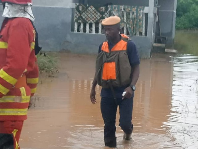 INONDATIONS A DAOUKRO : LES POMPIERS CIVILS EN PREMIERE LIGNE DES SECOURS