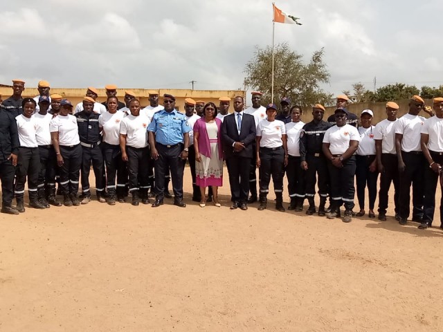 FIN DE FORMATION POUR LES ELEVES POMPIERS CIVILS A SAN-PEDRO