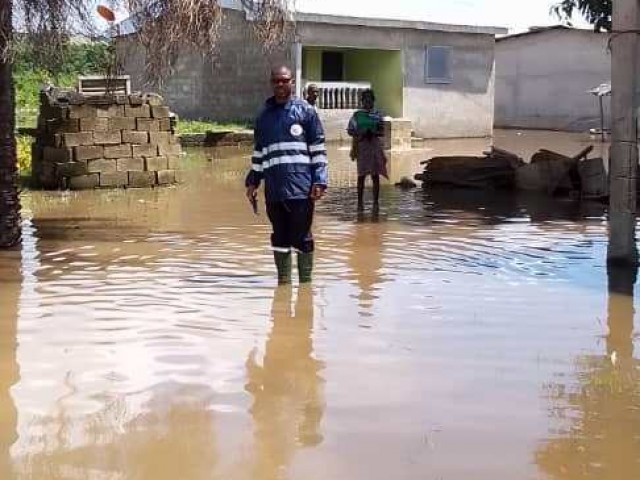 AGBOVILLE : LES POMPIERS CIVILS VISITENT LES FAMILLES VICTIMES DE LA MONTEE DES EAUX