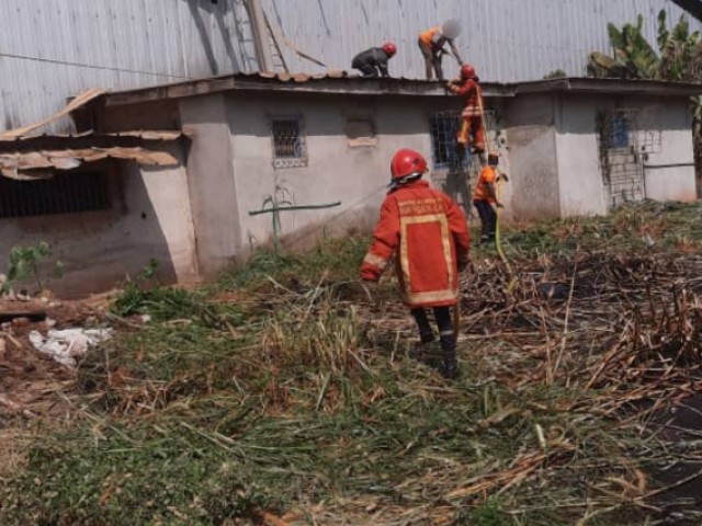 ABENGOUROU : PLUSIEURS INCENDIES MENACENT D’EMBRASER UNE USINE DE BOIS