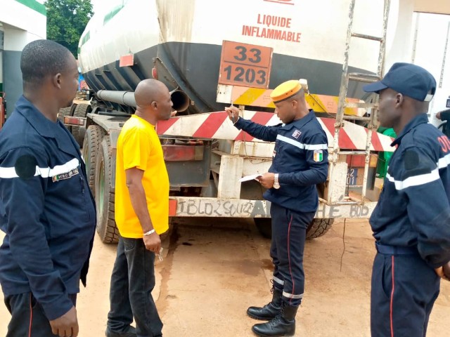 MANKONO : UNE DIZAINE DE PERSONNES SENSIBILISEES SUR LE TRANSPORT DE MARCHANDISES DANGEREUSES (TMD) ET SUR LA SECURITE INCENDIE
