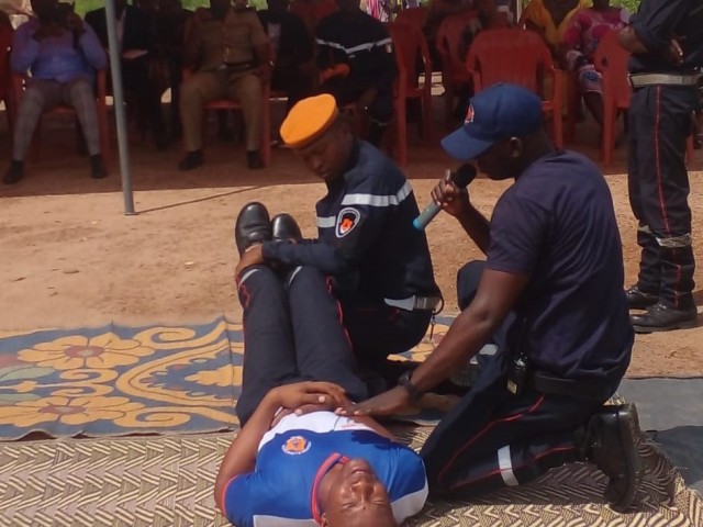 SEGUELA : LA POPULATION DE DIARABANA FORMEE AUX GESTES DE PREMIERS SECOURS PAR LES POMPIERS CIVILS