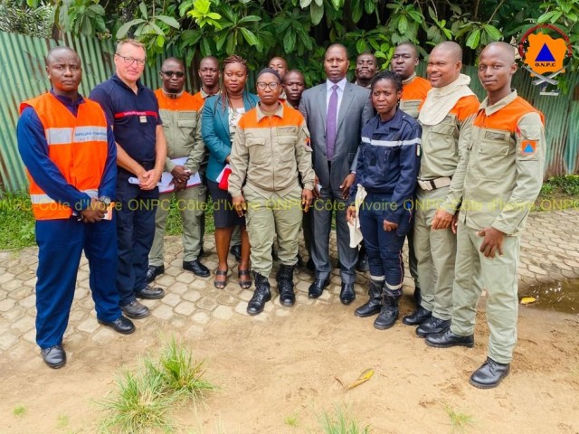 FORMATION GOC3 A GRAND-BASSAM : LE CONSEILLER TECHNIQUE DU MINISTRE EN CHARGE DE LA PROTECTION CIVILE REND VISITE AUX STAGIAIRES