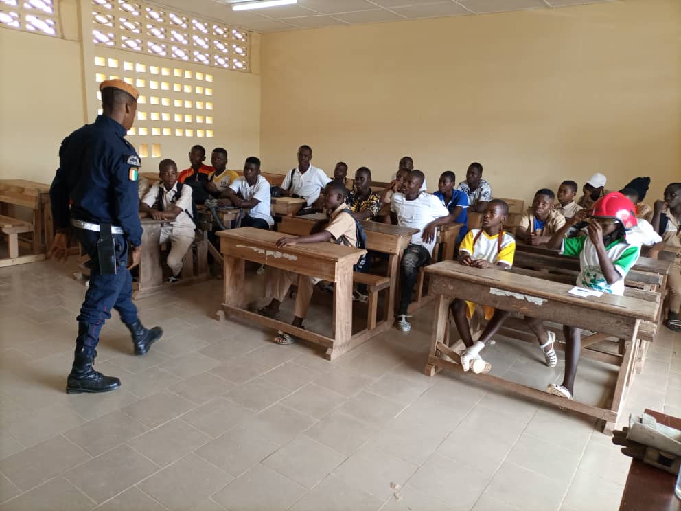 LES POMPIERS CIVILS PRENNENT PART AUX JOURNEES CARRIERES DE L’EDUCATION NATIONALE A SAN-PEDRO