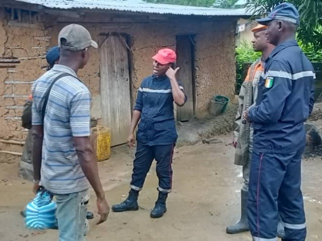 RISQUES D’INONDATION : LES POMPIERS CIVILS SUR LE TERRAIN POUR ALERTER LES POPULATIONS A KATIOLA ET ABOISSO