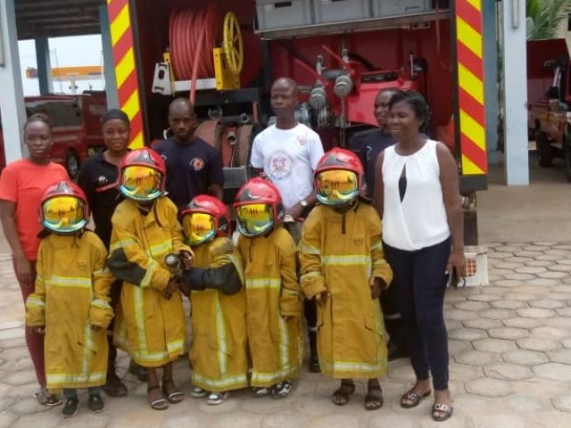 ABOISSO : LES POMPIERS CIVILS DU SUD-COMOE REALISENT LE REVE DE PLUSIEURS ENFANTS D’UNE FAMILLE