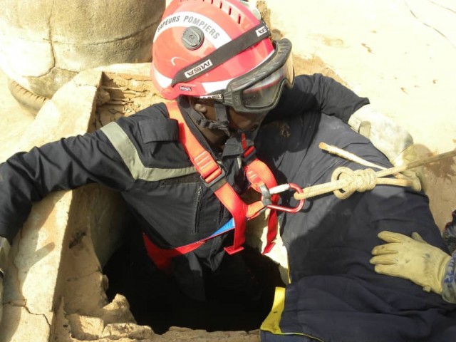 UN CORPS SANS VIE REPECHE D’UN PUITS PAR LES POMPIERS CIVILS A DALOA