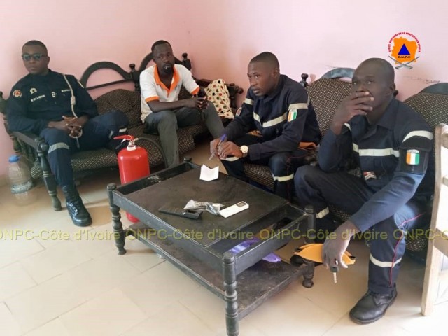 SECURITE INCENDIE : LES POMPIERS CIVILS SENSIBILISENT LES POPULATIONS A BONON ET BOUNDIALI