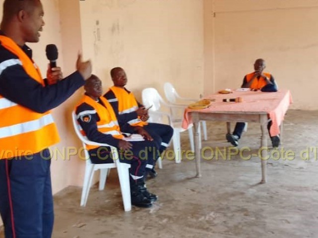 AGBOVILLE/SENSIBILISATION : LES VILLAGEOIS DE LAOGUIE SENSIBILISES SUR LES FEUX DE BROUSSE