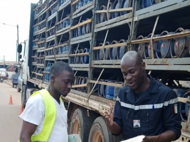 TROIS CONDUCTEURS INSTRUITS SUR LE TRANSPORT DE MARCHANDISES DANGEREUSES (TMD) A SASSANDRA
