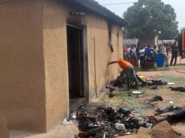 UN APPARTEMENT PART EN FUMEE A TOUMODI ET LE FEU D’UN POTEAU ELECTRIQUE MENACE DES HABITATIONS A GAGNOA