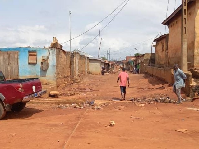 LE PREFET DE REGION DU GOH SUR LES LIEUX DES DEGATS CAUSES PAR LA PLUIE DANS PLUSIEURS QUARTIERS DE GAGNOA