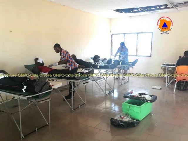 BOUNA : LES POMPIERS CIVILS PRENNENT PART A UNE OPERATION DE DON DE SANG