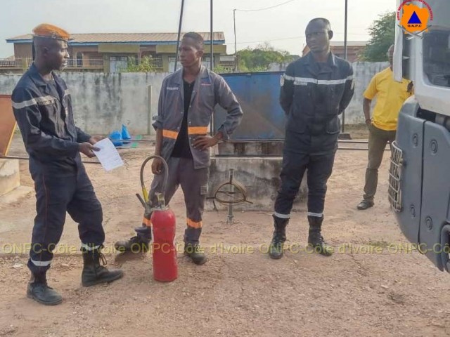 BOUNA : LE PERSONNEL D’UNE STATION-SERVICE SENSIBILISE SUR LE TRANSPORT DE MARCHANDISES DANGEREUSES