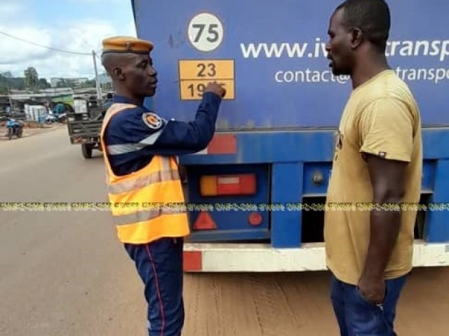 DES SENSIBILISATIONS SUR LA SECURITE INCENDIE, LE TRANSPORT DES MARCHANDISES DANGEREUSES ET LES EFFETS NEFASTES DES FEUX DE BROUSSE A DUEKOUE ET ABENGOUROU