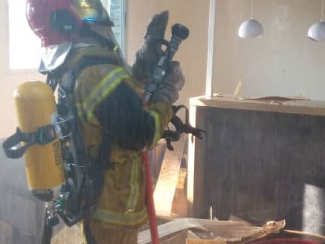 UN ENFANT SAUVE DES FLAMMES A BOUNA PAR LES POMPIERS CIVILS
