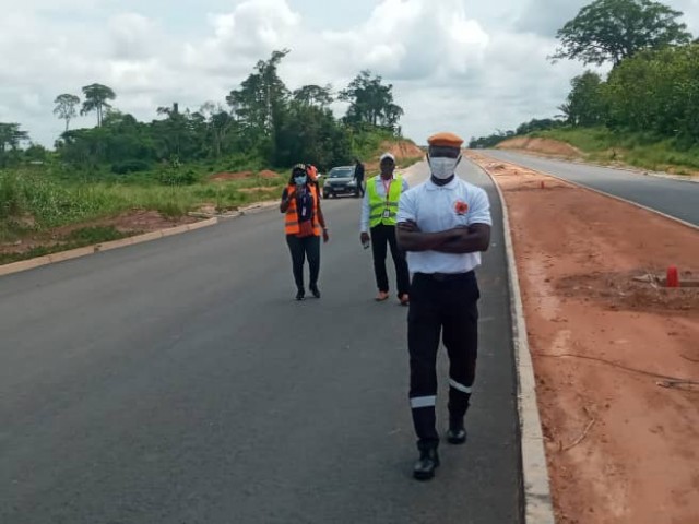 LES POMPIERS CIVILS DE L’AGNEBY-TIASSA SENSIBILISENT LES POPULATIONS SUR LA SECURITE ROUTIERE