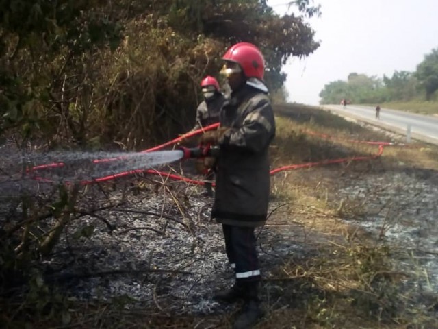 LES POMPIERS CIVILS SONT ALERTES POUR DES FEUX DE BROUSSE A TOUBA ET A ABENGOUROU