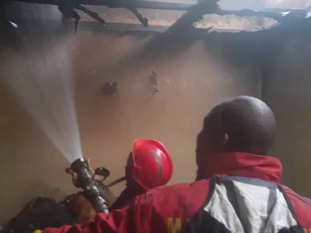LES POMPIERS CIVILS DES GRANDS PONTS LIMITENT LES DEGATS DE DEUX INCENDIES A DABOU ET JACQUEVILLE