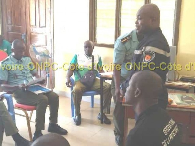 BOUNA : LES POMPIERS CIVILS SENSIBILISENT LES AGENTS DES EAUX ET FORETS