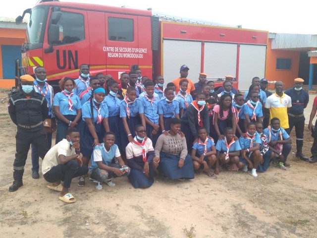 LES POMPIERS CIVILS DE LA MARAHOUE ET DU WORODOUGOU  REÇOIVENT LA JEUNESSE DE LA COMMUNAUTE CATHOLIQUE