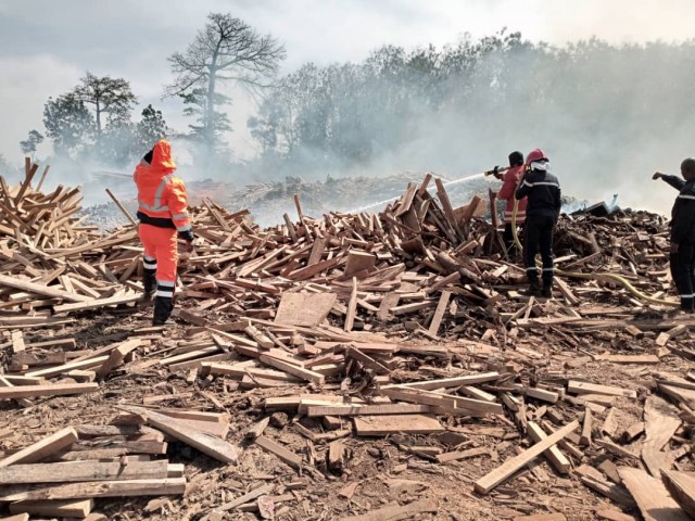 ABENGOUROU : UN MAQUIS ET LES BILLES DE BOIS D’UNE SCIERIE DETRUITS PAR DES INCENDIES
