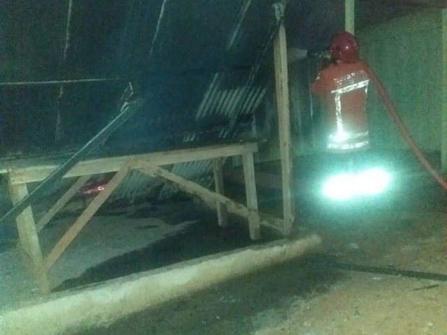 UN MAGASIN CONSTRUIT EN BOIS CONSUME PAR UN INCENDIE A ABENGOUROU