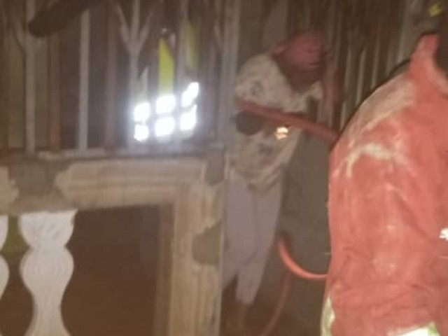 TROIS APPARTEMENTS TOTALEMENT DETRUITS PAR UN FEU A BONDOUKOU