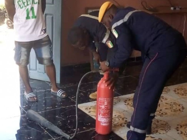 A DIVO, ABOISSO ET TOUBA, LES POMPIERS CIVILS SENSIBILISENT SUR L’IMPORTANCE DES EXTINCTEURS