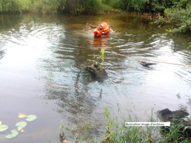QUINZE POMPIERS CIVILS BIENTOT FORMES AU SAUVETAGE AQUATIQUE