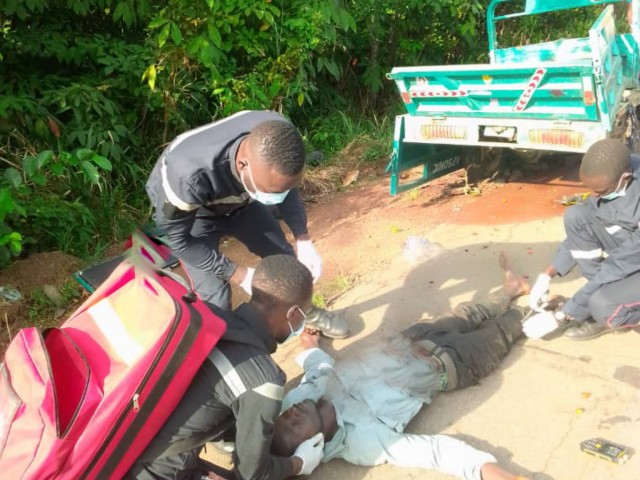 UN HOMME TUE ET UN AUTRE AMPUTE DE LA JAMBE DANS UN ACCIDENT DE LA CIRCULATION IMPLIQUANT UN POIDS LOURD A DABOU