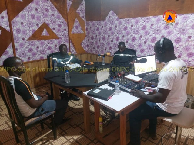 SAN PEDRO : LA RADIO SOLEIL PLUS CÔTE D’IVOIRE RECOIT LES POMPIERS CIVILS POUR UNE SENSIBILISATION