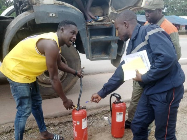 ABOISSO : LES EQUIPAGES DE PLUSIEURS VEHICULES DE TRANSPORT DE MARCHANDISES DANGEREUSES (TMD) SENSIBILISES