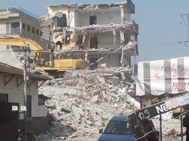 RISQUES D’EFFONDREMENT : DES IMMEUBLES DEMOLIS A YOPOUGON ET TREICHVILLE