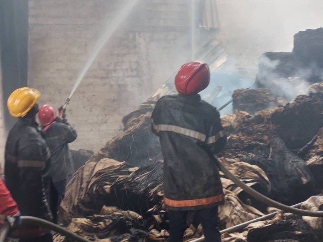 SAN-PEDRO : UN INCENDIE ETEINT PAR LES POMPIERS CIVILS A LA ZONE INDUSTRIELLE