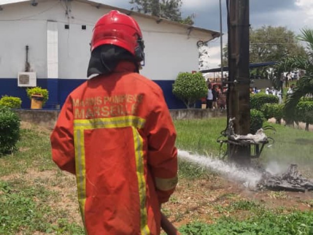 AGBOVILLE : UN TRANSFORMATEUR ELECTRIQUE EN FEU MENACE DES BATIMENTS AU CENTRE HOSPITALIER REGIONAL (CHR)