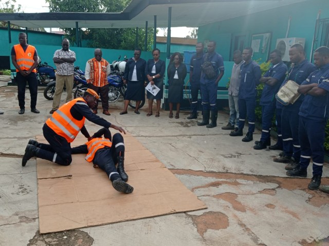 BONDOUKOU : 20 AGENTS DE LA SODECI SENSIBILISES SUR LES GESTES DE PREMIERS SECOURS