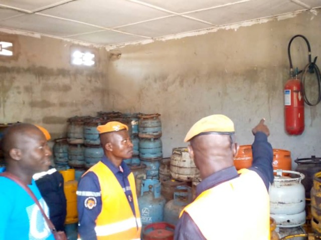 DES DÉPÔTS DE GAZ A AGBOVILLE ET DES ÉTABLISSEMENTS A TOUBA VISITES