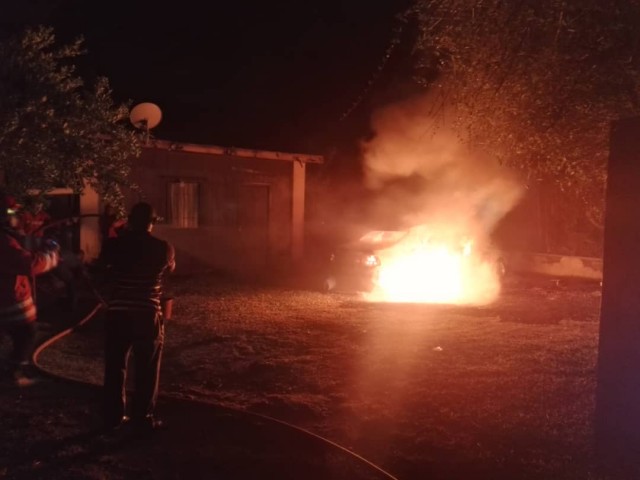 UN VEHICULE PARTICULIER ENTIEREMENT CALCINE A AGBOVILLE
