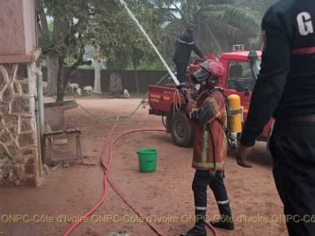 LES POMPIERS CIVILS VIENNENT A BOUT DE DEUX INCENDIES A GAGNOA ET SASSANDRA