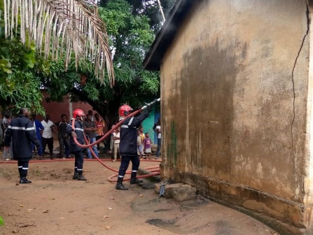 LES POMPIERS CIVILS DU HAMBOL INTERVIENNENT SUR UN FEU  D’APPARTEMENT