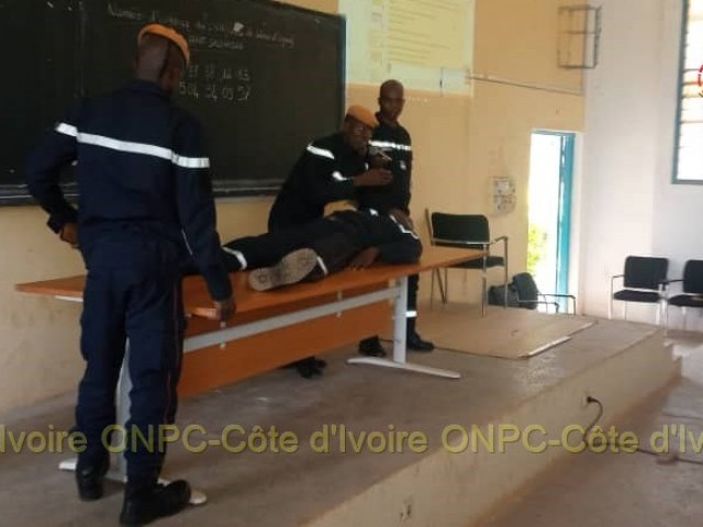 LES POMPIERS CIVILS DU HAUT-SASSANDRA PARTAGENT LEURS CONNAISSANCES AU CAFOP DE DALOA