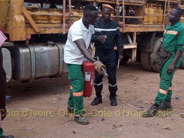 LES POMPIERS CIVILS DU HAUT-SASSANDRA SE RENDENT A LA SOCIETE SINAM
