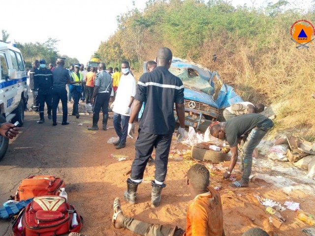 DALOA/BRIZEBOUA : 2 MORTS, 14 BLESSES GRAVES ET 6 BLESSES LEGERS DANS UNE SORTIE DE ROUTE