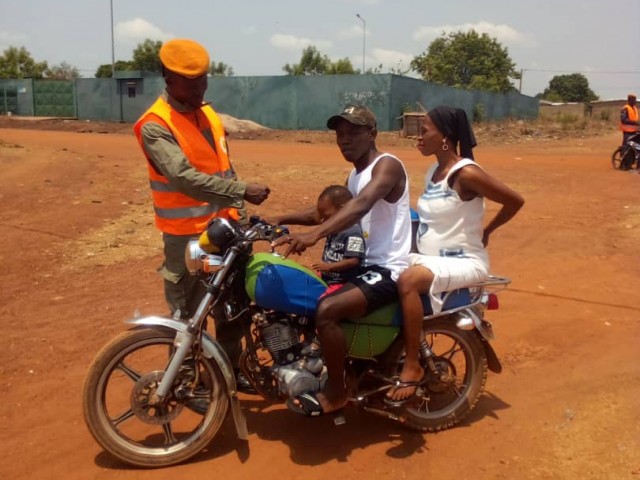 LES MOTOCYCLISTES SENSIBILISES PAR LES POMPIERS CIVILS DE SINEMATIALI ET NIAKARA