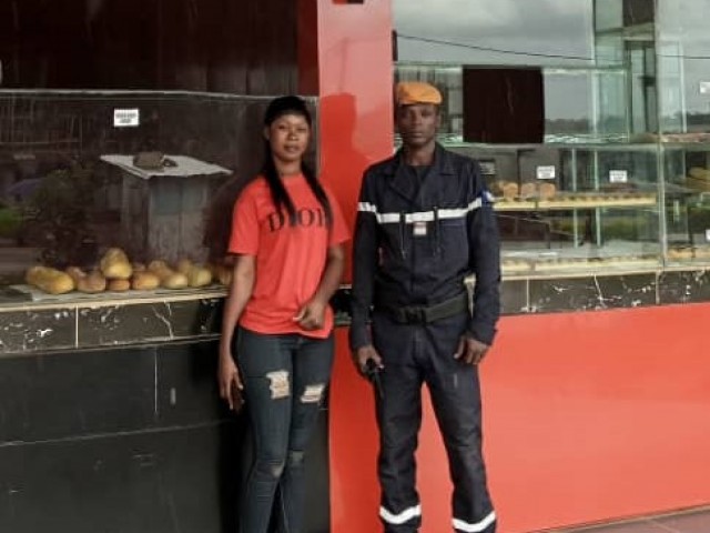 DALOA : LES POMPIERS CIVILS SENSIBILISENT LES EMPLOYES D’UNE BOULANGERIE SUR L’UTILITE ET LA NECESSITE DES EXTINCTEURS