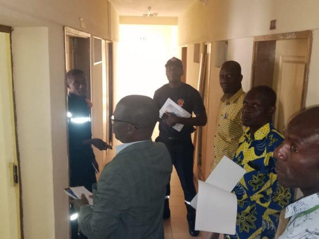 PREVENTION : LES POMPIERS CIVILS DE LA REGION DU TONKPI VISITENT LE CENTRE REGIONAL DES ŒUVRES UNIVERSITAIRES DE MAN