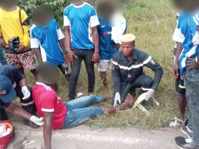 TOUMODI : UNE ÉQUIPE DE FOOTBALL SORT INDEMNE D’UN ACCIDENT DE LA ROUTE
